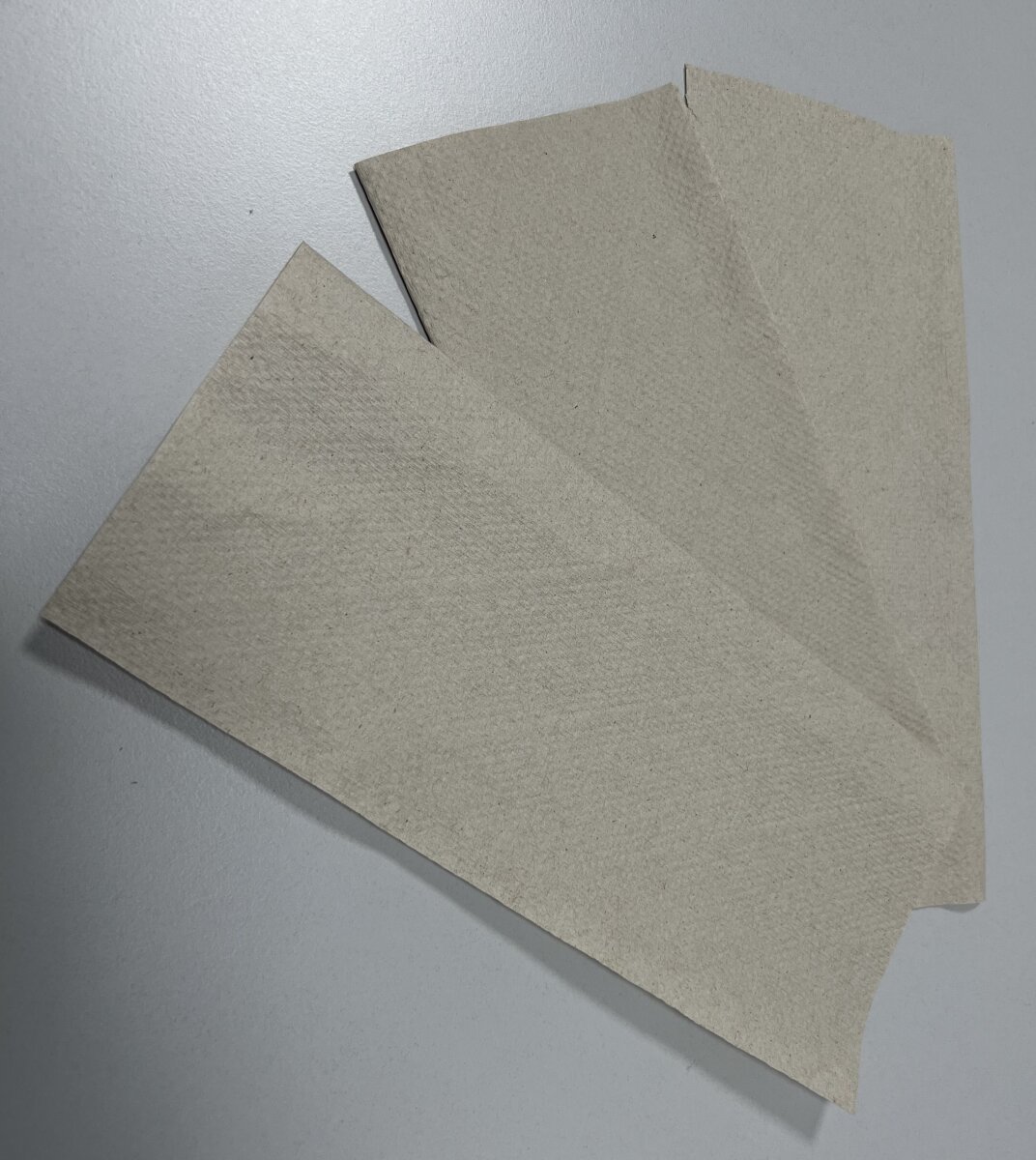 Produktbild von 5000 Papierhandtücher Grau 25x23 Cm – ZZ-/V-Falz, 1-lagig, Großpackung Für Spender, Gastro & Büro